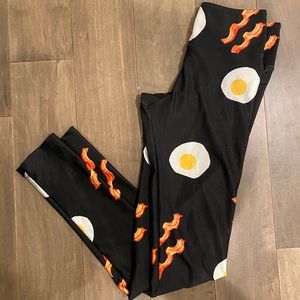 Bacon and Egg Goldsheep Leggings size small